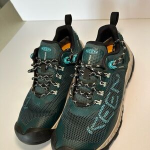 KEEN Women's Nxis Evo Low Height Waterproof Fast Packing Hiking Shoes